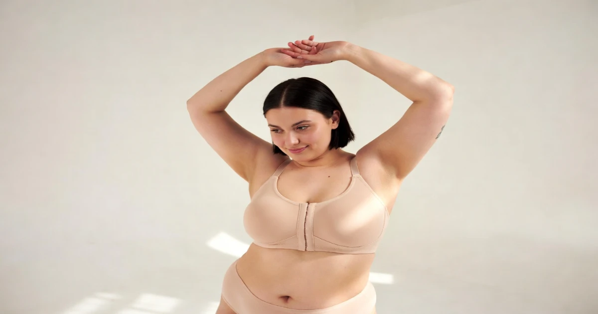 Editorial visual for a smooth full coverage bra for DD cup everyday wear